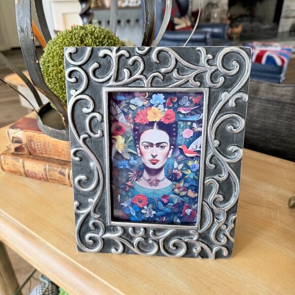 Vintage Other - Vintage Heavy Aluminum Frame with Frida Kahlo
